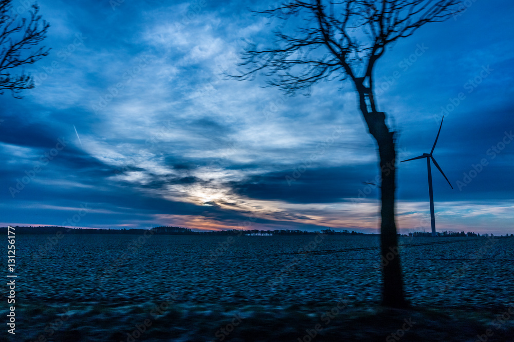 Naklejka premium WSCHÓD SŁOŃCA Z SAMOCHODU