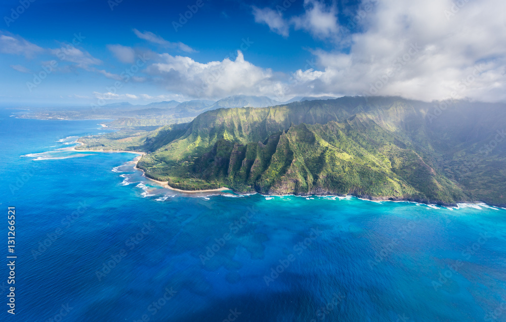 Foto de Na Pali approaching Hanalei deeply etched Na Pali cliffs, Ke
