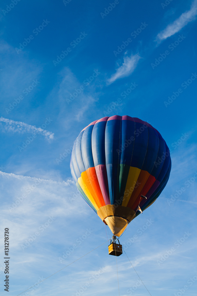 Naklejka premium Colorful hot air balloon in blue sky