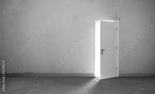 Open door in a empty room