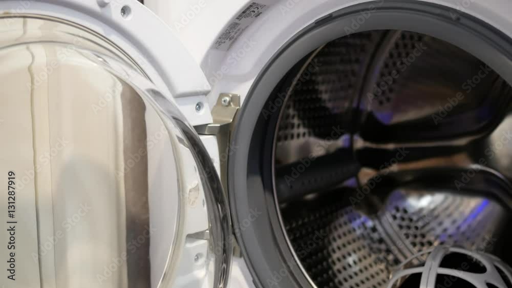 Cloths are putting in washing machine