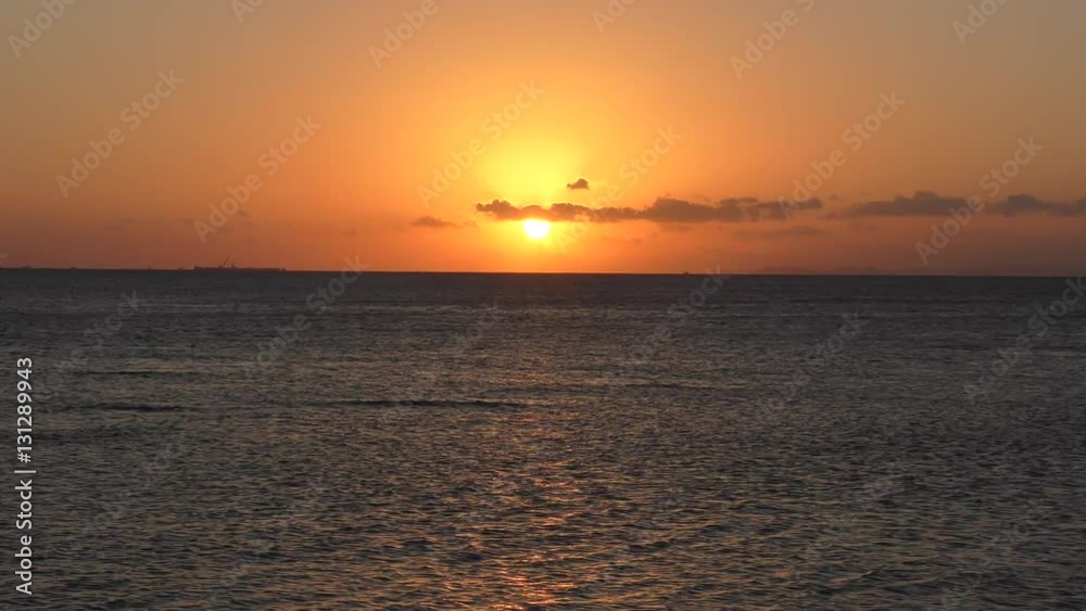 沖縄北谷海岸の夕陽
