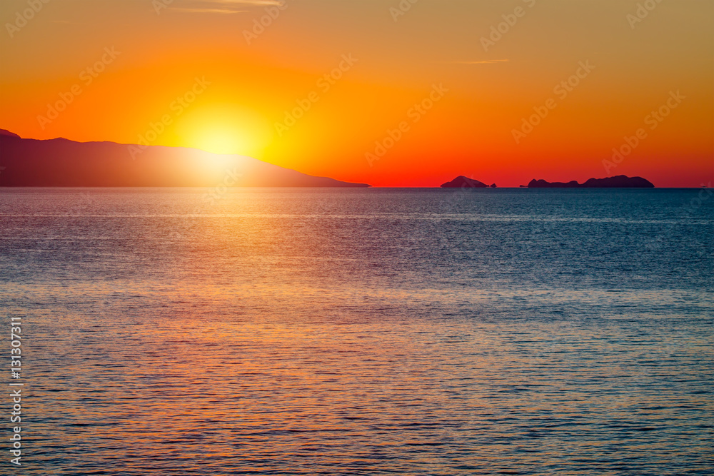 Naklejka premium Golden natural sea sunset