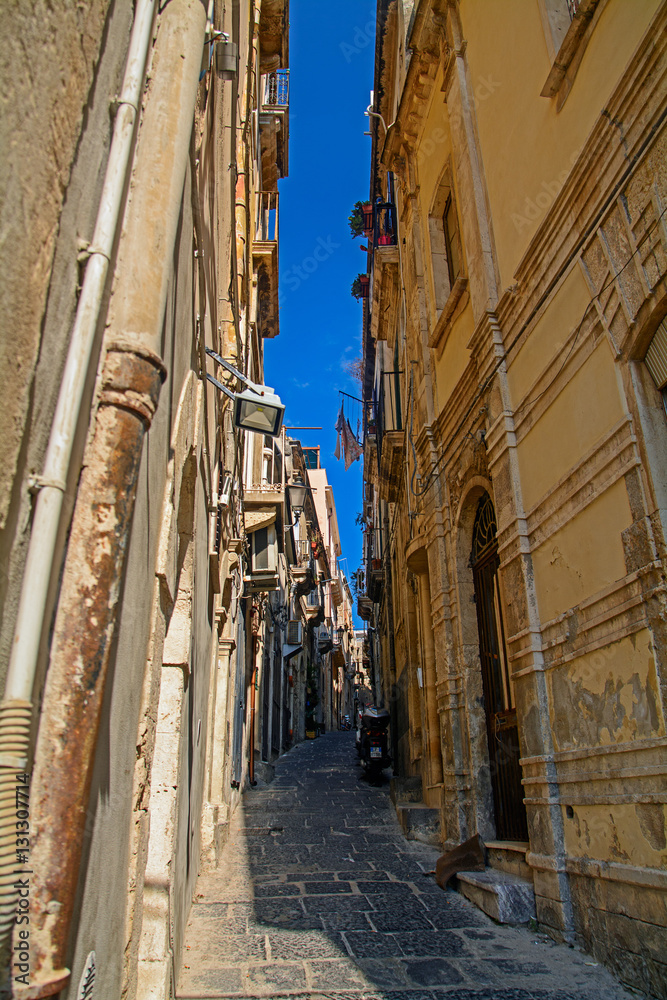 Gasse in der Altstadt von Syrakus, Sizilien