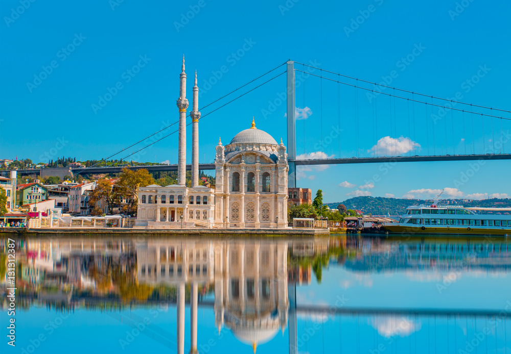 Naklejka premium Ortakoy mosque and Bosphorus bridge, Istanbul, Turkey