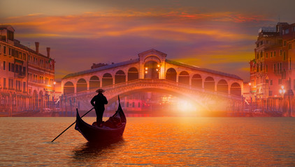 Wandcirkels Gondels Gondels meren aan bij Rialtobrug  © muratart