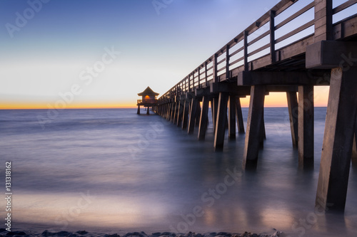 Pier in der Nacht