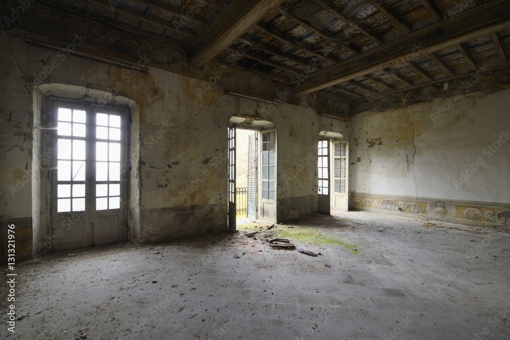Urbex - ancient abandoned luxury room Urbex - ancient abandoned luxury room