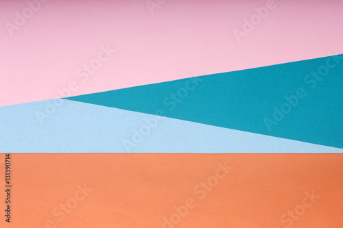 Абстрактный фон из листов цветной бумаги 