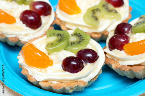 tartlets with cream and fruit