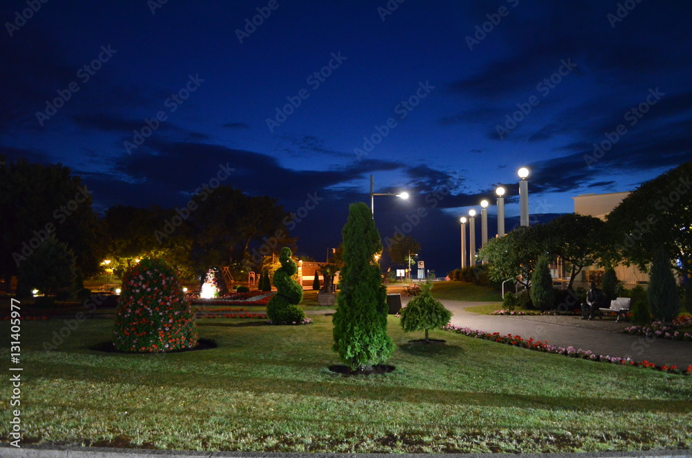 Obraz premium Międzydroje nocą w lecie/Miedzyzdroje at summer night, West Pomerania, Poland