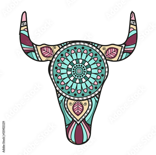 Vector illustration of a decorated bull's head mandala, testa di toro mandala colorata vettoriale