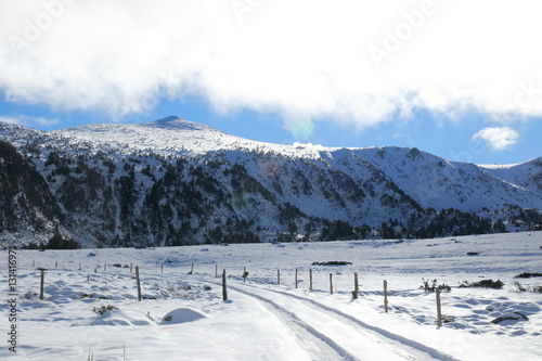 Paysage hivernal dans les Pyrénées © arenysam