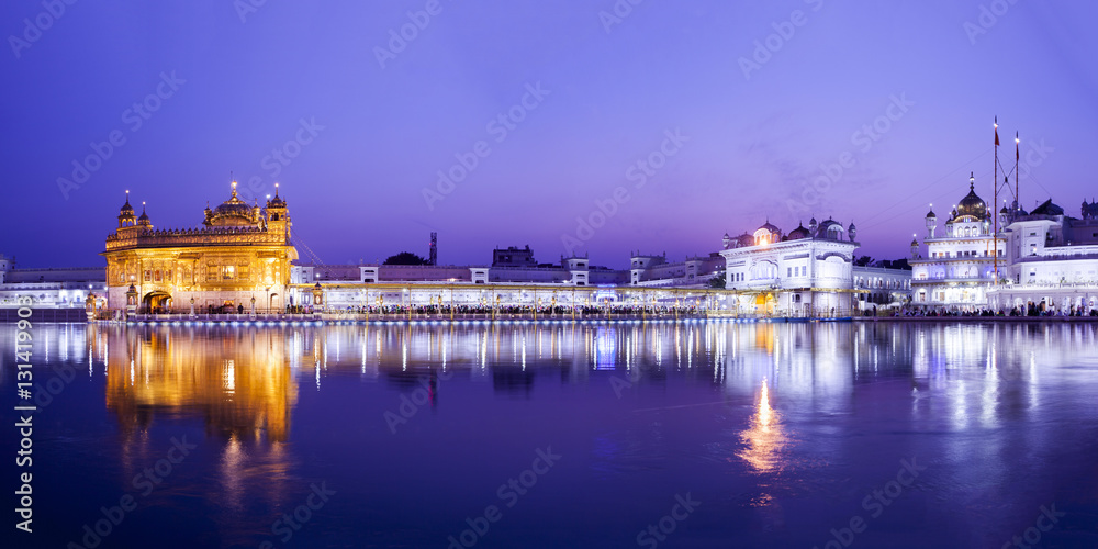 Fototapeta premium Amritsar Golden Temple Sikh Shrine Gurudwara 