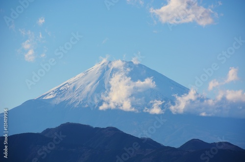 雲がかかった富士山12月/神奈川県足柄上郡大井町農村公園で撮影