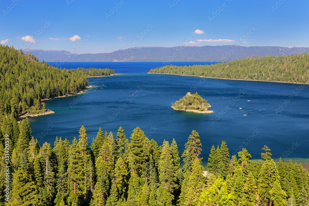 Fototapeta premium Fannette Island in Emerald Bay at Lake Tahoe, California, USA