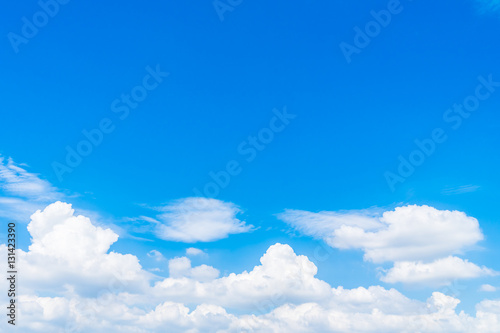 Fototapeta Naklejka Na Ścianę i Meble -  Beautiful white cloud on blue sky