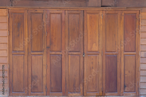 Fototapeta Naklejka Na Ścianę i Meble -  thai old front doors