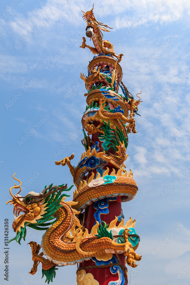Fototapeta premium Chinese Dragon statue