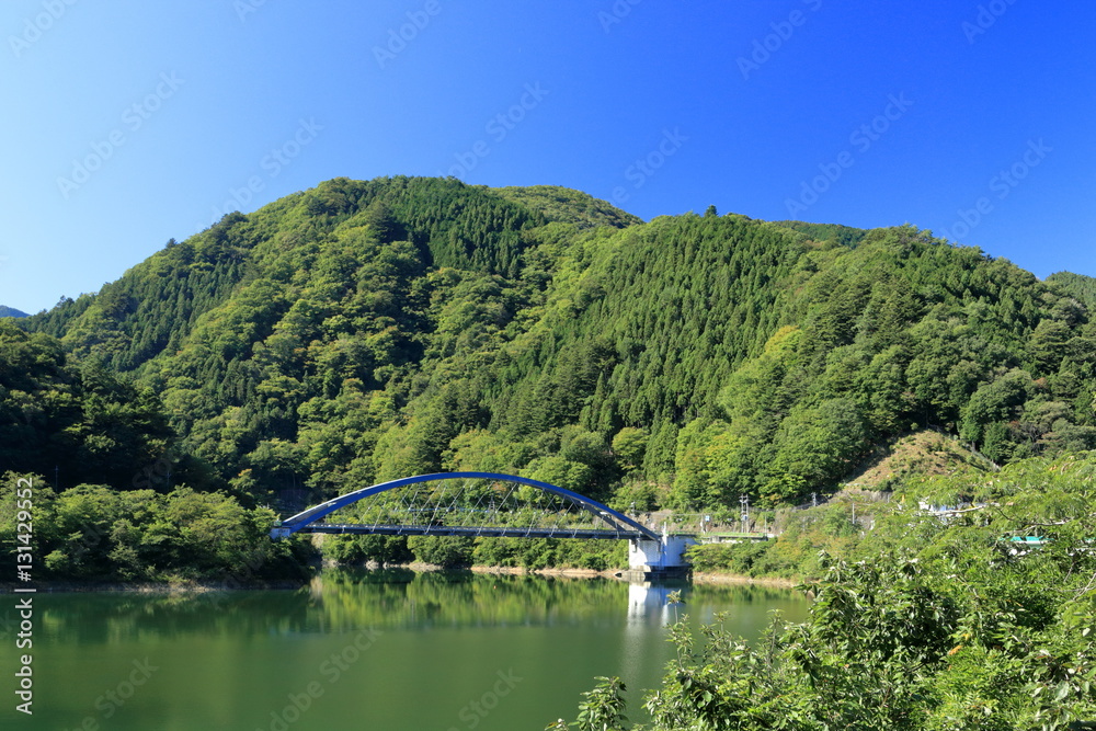 Fototapeta premium 奥多摩湖三頭橋