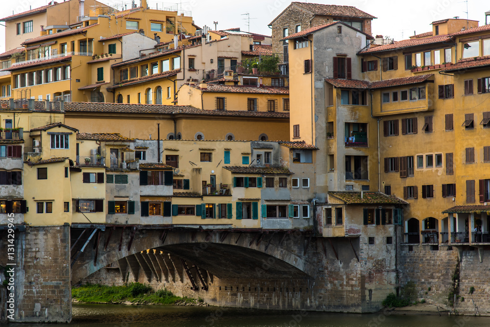 Obraz premium Ponte Vecchio in Florence Italy, Bridge with Shops, Arno
