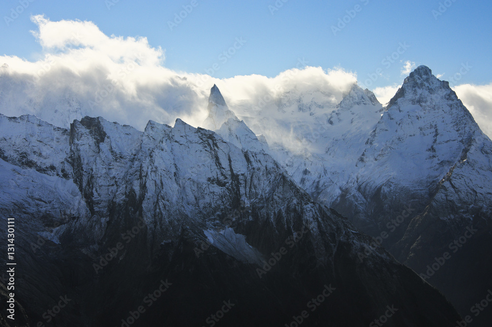 Obraz premium Snowy mountains landscape