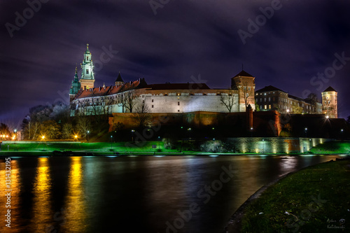 Wawel w Krakowie nocą.
