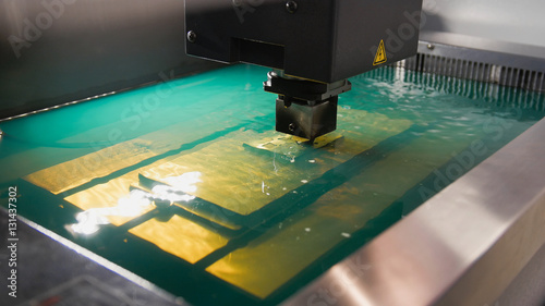 Fényképezés Automatic factory - cutting of sheet metal process in water
