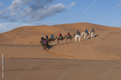 Caravana berebere en el desierto de Merzouga, Marruecos  © DiegoCalvi