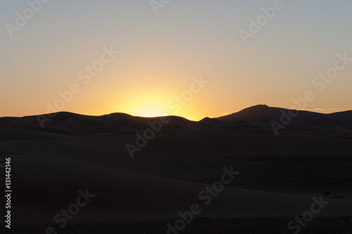 Amanecer en el desierto de Merzouga, Marruecos 