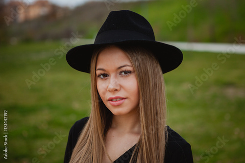 Pretty girl wearing hat © Gelpi