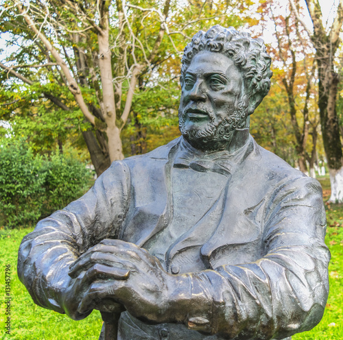 statue of alexandre dumas