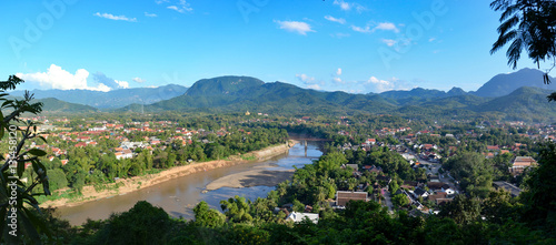 vue panoramique Luang Prabang Laos rivière Nam Khan, depuis le mont Phou Si