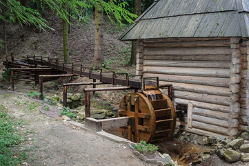 Keuken achterwand Molens Oude watermolen in Oekraïens dorp  © Vic