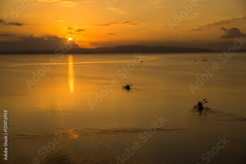 石垣島の名蔵湾より沈む夕陽とカヌー © varts