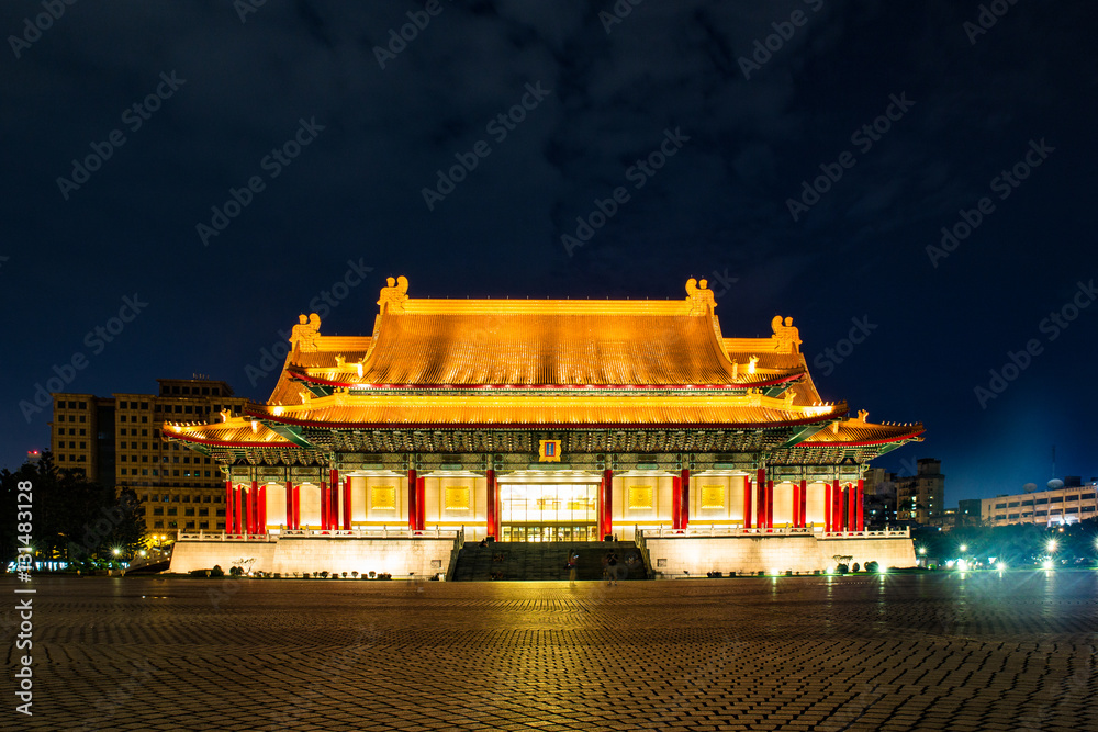 Obraz premium ​ Cityscape nightlife view of Taipei. Taiwan city skyline at twilight time, The seaside mountain town scenery in Jiufen, with Taipei 101 Tower in Xinyi Commercial District 