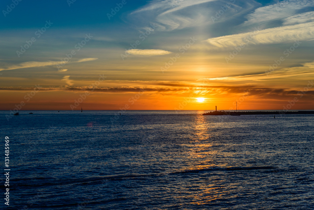 Obraz premium Beautiful sunset on the sea