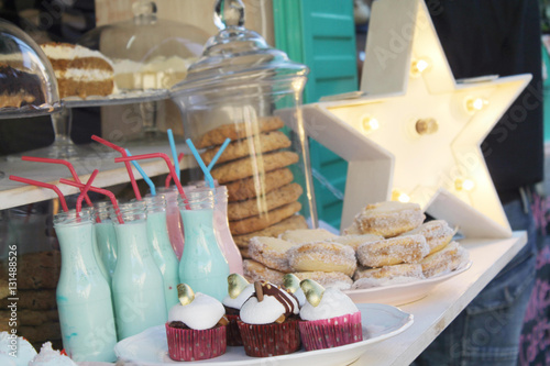 Wallpaper Mural POSTRES Torontodigital.ca