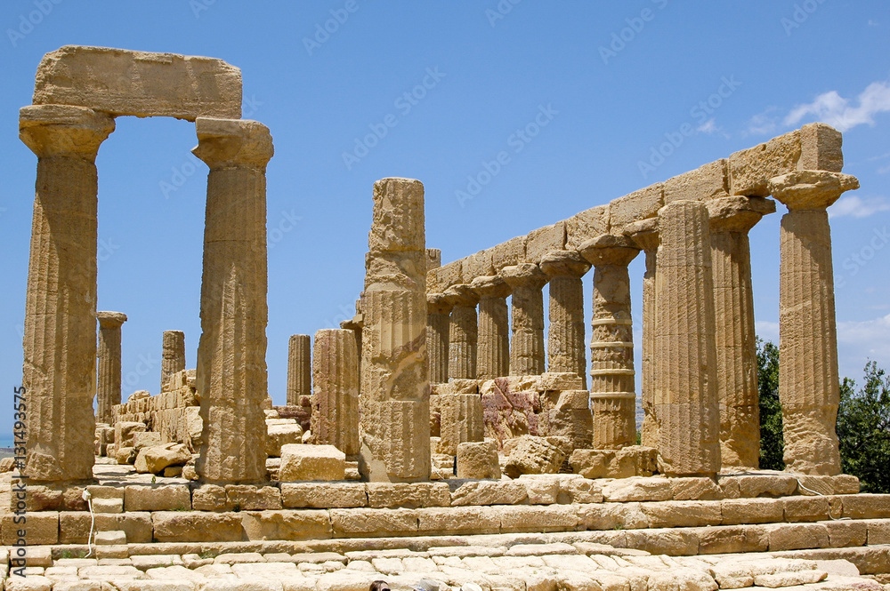 Säulen und Reste einer griechischen Tempelanlage