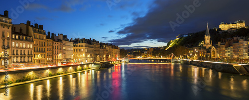 Fototapeta Naklejka Na Ścianę i Meble -  View of Saone river in Lyon city at evening