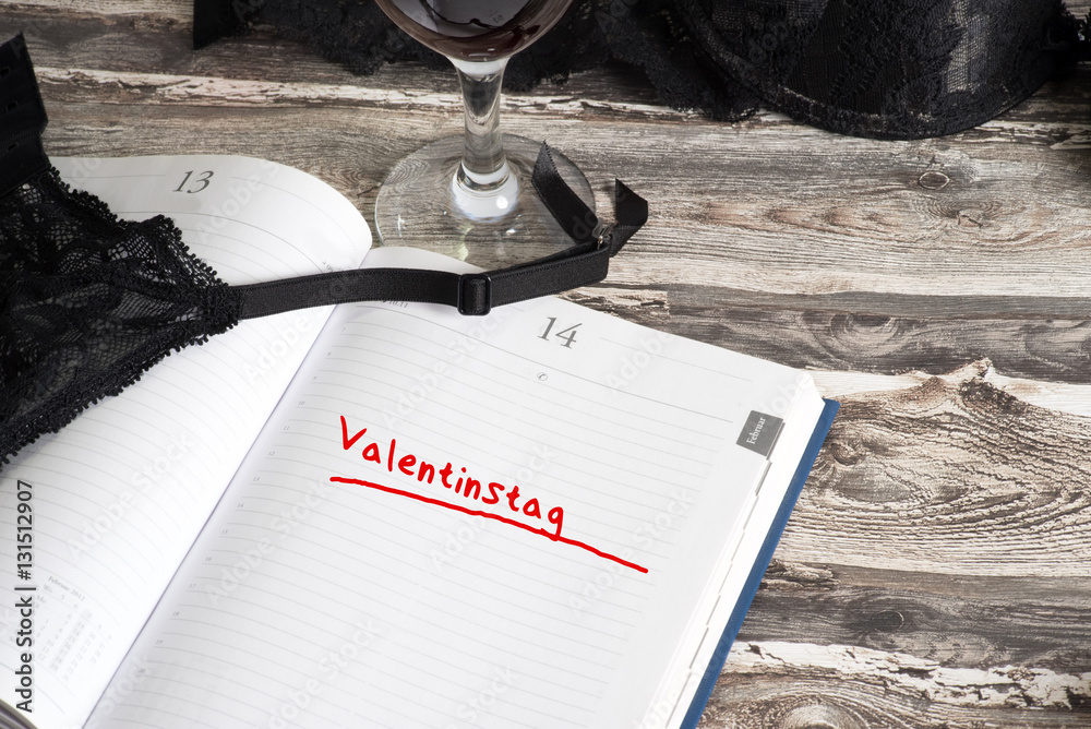 Dessous, Weinglas und ein Kalender mit dem Valentinstag Stock Photo | Adobe  Stock
