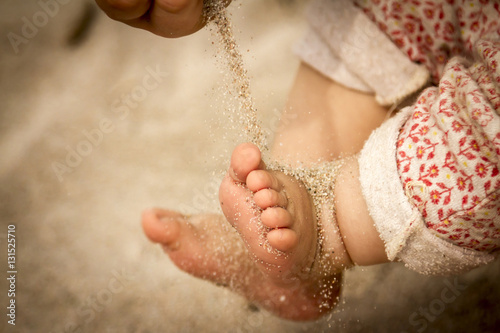 Kinderfüße am Strand