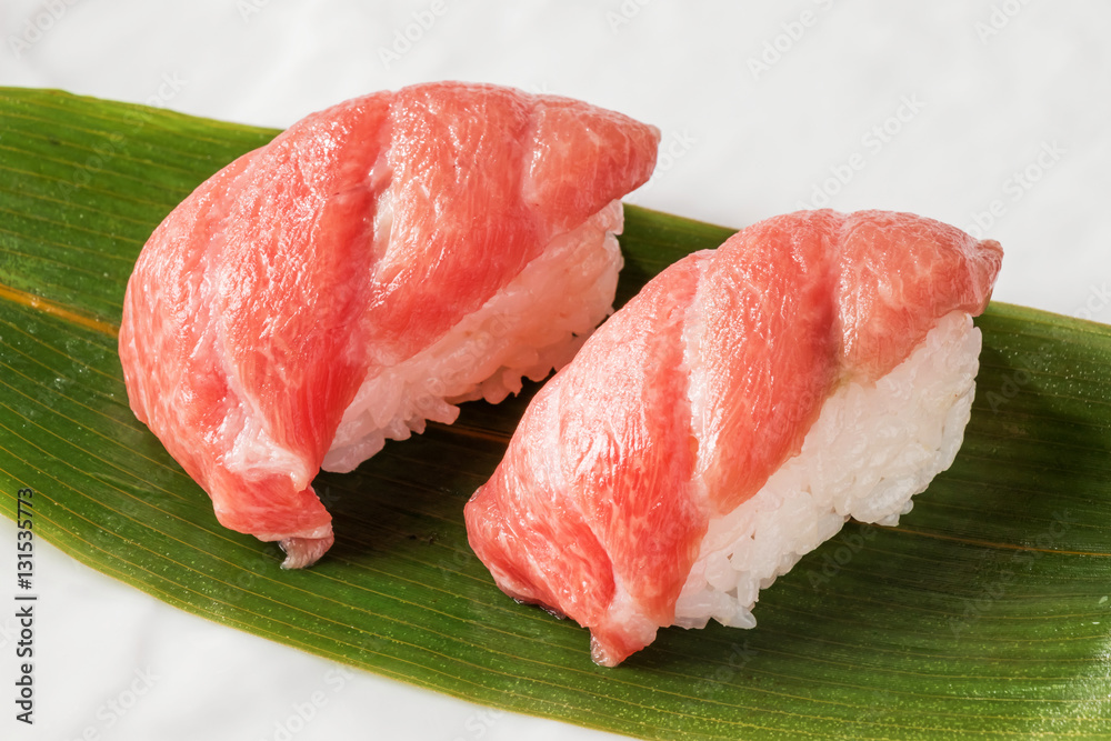 大トロと握り寿司 fattest meat of tuna