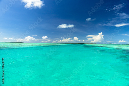 ジャーマン・チャネルのサンゴ礁の海 © san724