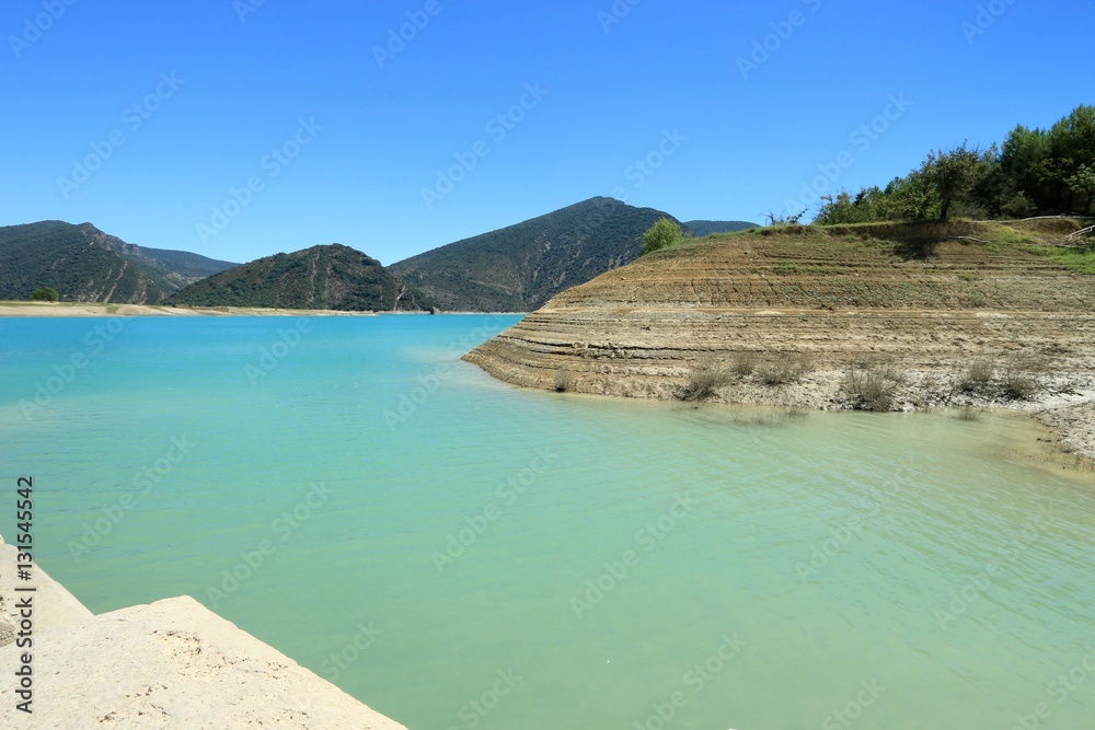 Fototapeta premium LAKE OF MEDIANO, VALLEY OF THE CINCA , PYRENNEES , SPAIN