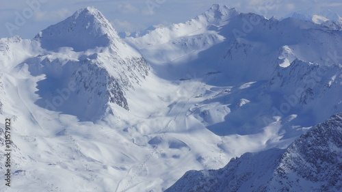 Wunderschöne Gipfel und Skigebiete in Ötztal in Österreich in den Alpen