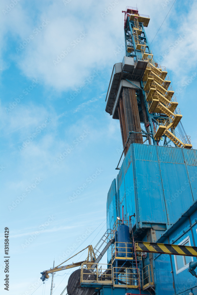Fototapeta premium In the northern oil and gas field. Drilling rig. Before her lay the drill pipes.
