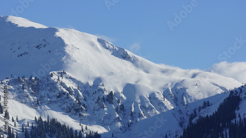 schöner Winter und viel Schnee in den Alpen in Österreich photo