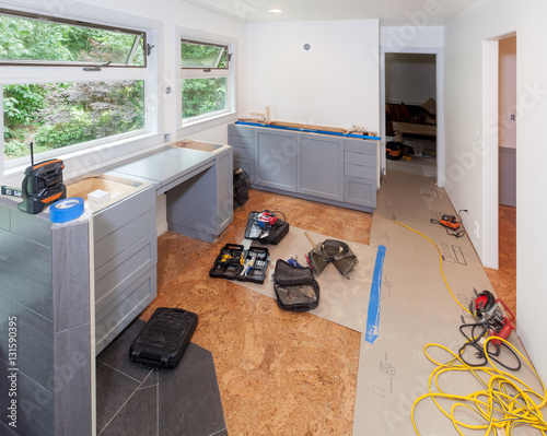 фотографія Tools left out during lunchbreak while installing custom cabinets in master bath