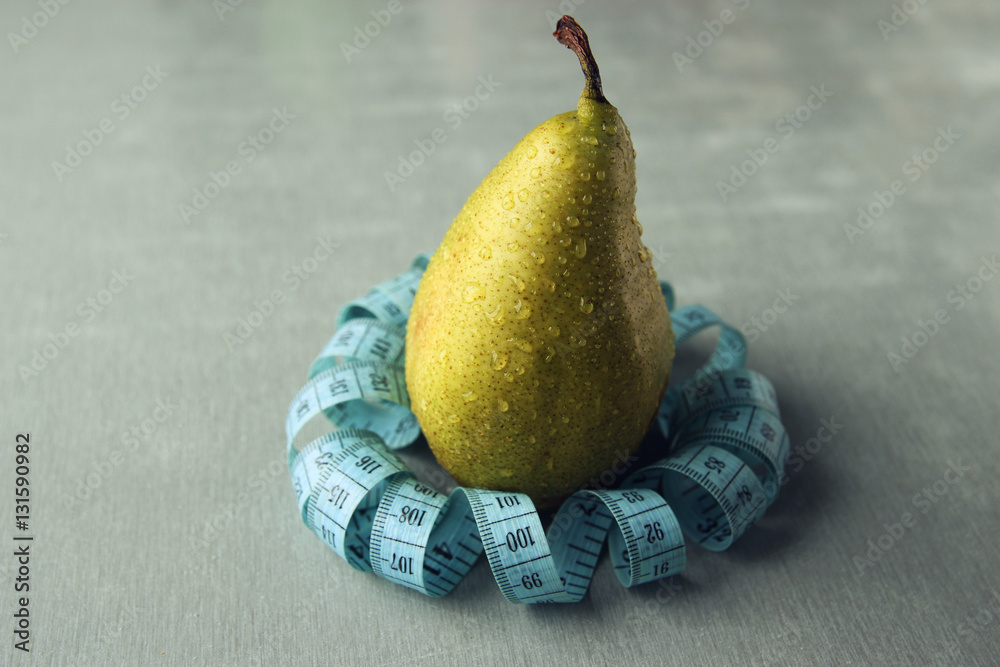 Груша и лента на столе (диета и здоровое питание Stock Photo | Adobe Stock